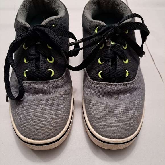 Heelys Launch Canvas Sneaker/Skates   Youth Size 3 - Picture 2 of 11
